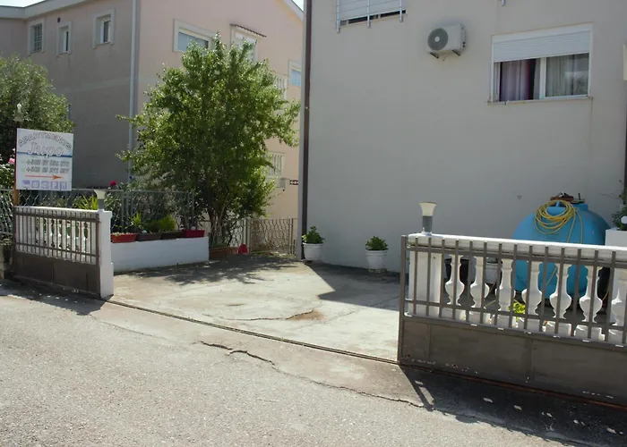 Studio Apartments Jupo